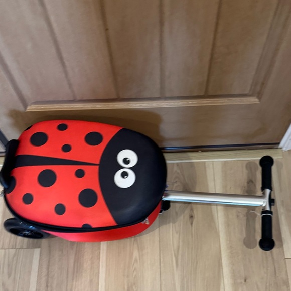 Viggio Ladybug Bambino Ride on Scooter Luggage Suitcase 19" - Picture 2 of 8